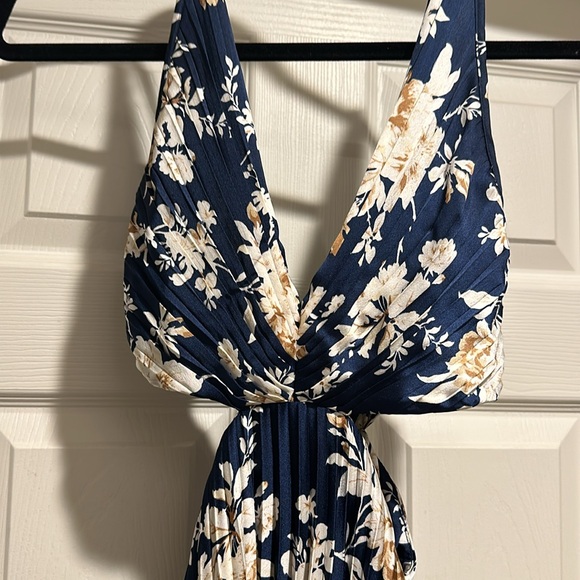 Abercrombie satin cut out dress in size ccs like new condition - Picture 2 of 4